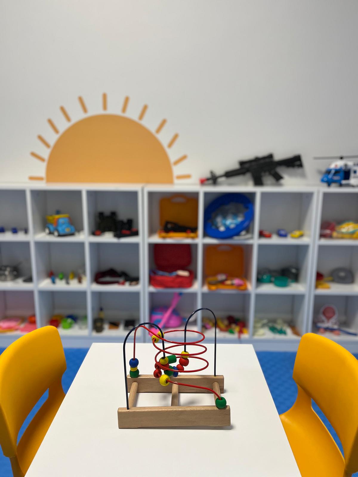 Bahçeşehir Dil Konuşma ve Ergoterapi Merkezi bireylerin bilişsel,fiziksel,sosyal-duygusal gelişim alanlarındaki becerilerini destekleyerek günlük yaşam kalitelerini arttırmaya ve pediatrik terapi hizmetlerini sağlamayı amaçlamaktadır.