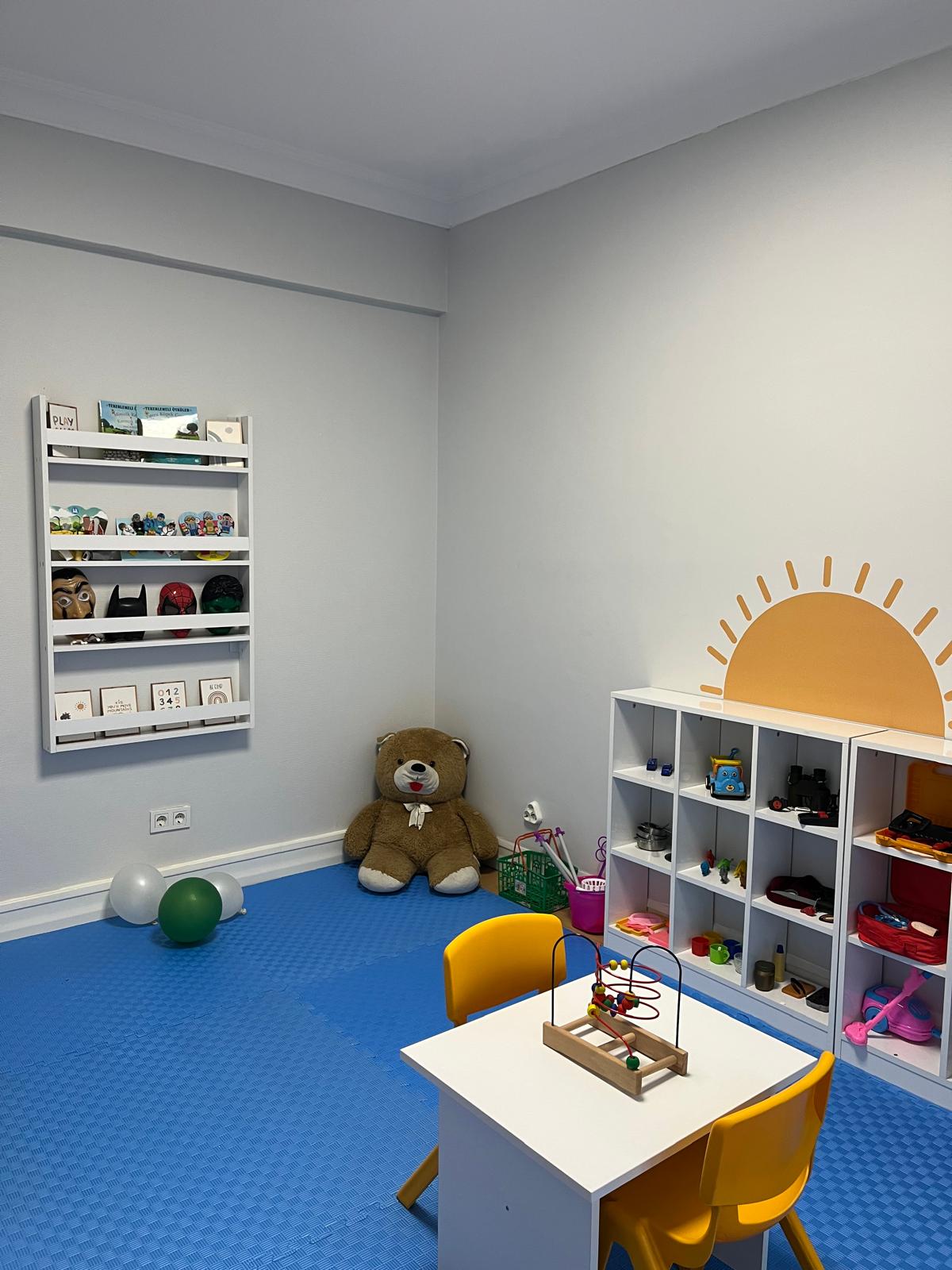 Bahçeşehir Dil Konuşma ve Ergoterapi Merkezi bireylerin bilişsel,fiziksel,sosyal-duygusal gelişim alanlarındaki becerilerini destekleyerek günlük yaşam kalitelerini arttırmaya ve pediatrik terapi hizmetlerini sağlamayı amaçlamaktadır.