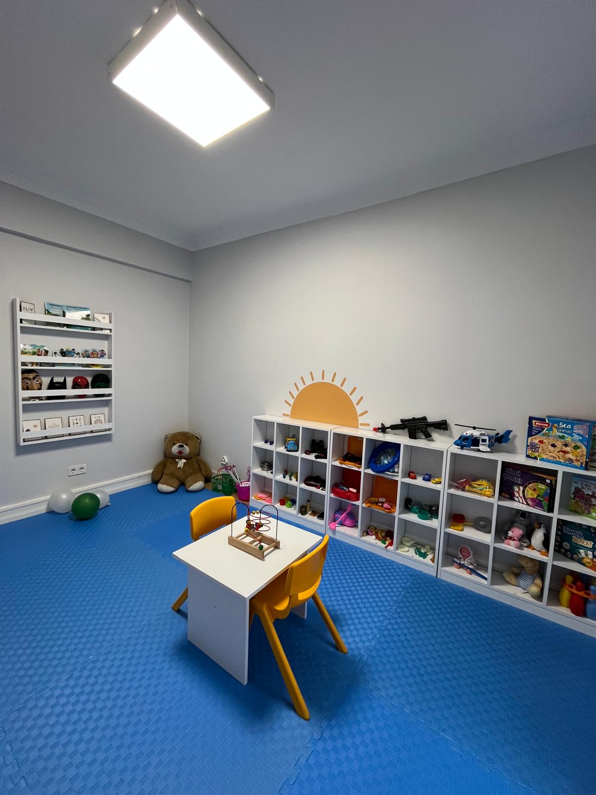 Bahçeşehir Dil Konuşma ve Ergoterapi Merkezi bireylerin bilişsel,fiziksel,sosyal-duygusal gelişim alanlarındaki becerilerini destekleyerek günlük yaşam kalitelerini arttırmaya ve pediatrik terapi hizmetlerini sağlamayı amaçlamaktadır.