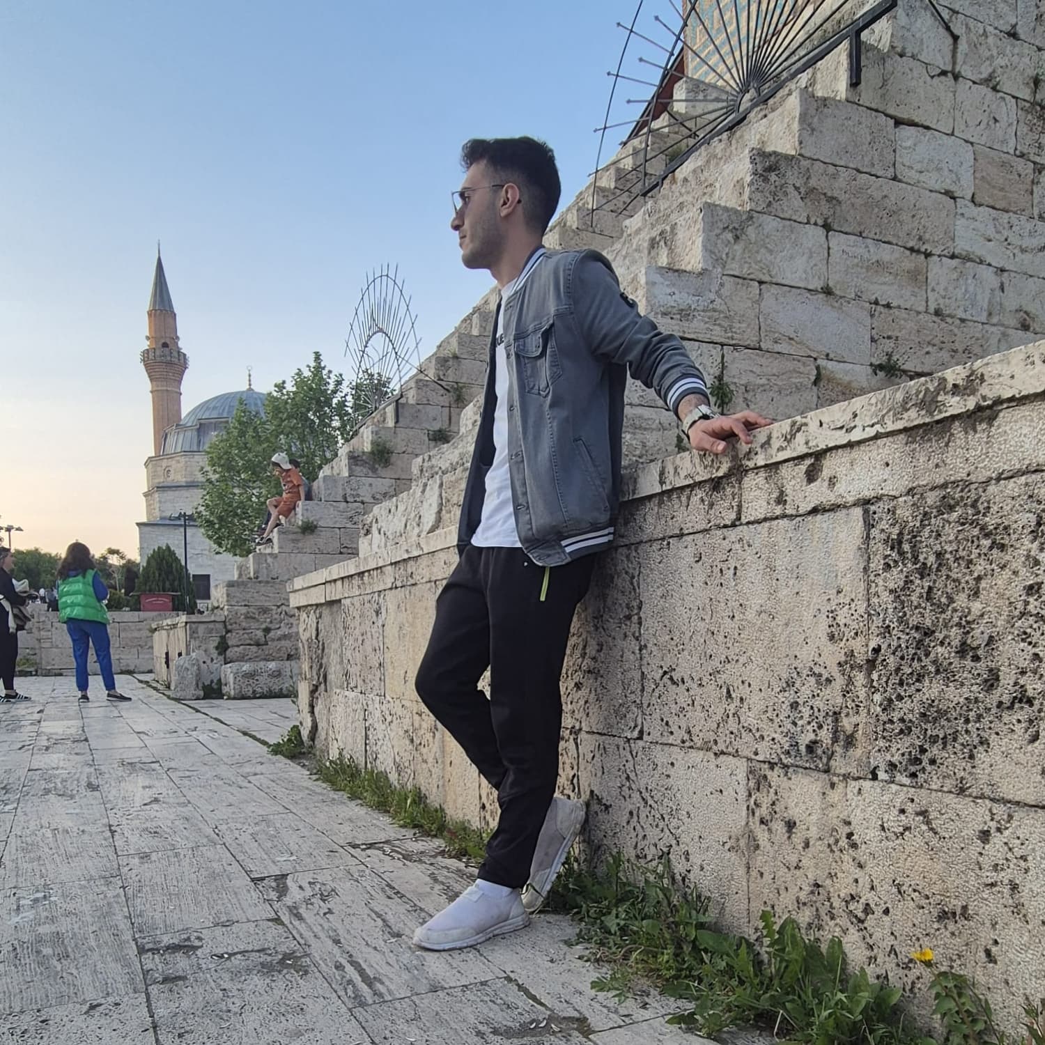 Uğur Karakaya - Web Yazılım , Grafik Tasarım, Mobil Uygulama, Google Reklamları , Google Seo , SMMA ( Sosyal Medya Pazarlama ) , Sosyal Medya Yönetimi , Pazaryeri Yönetimi